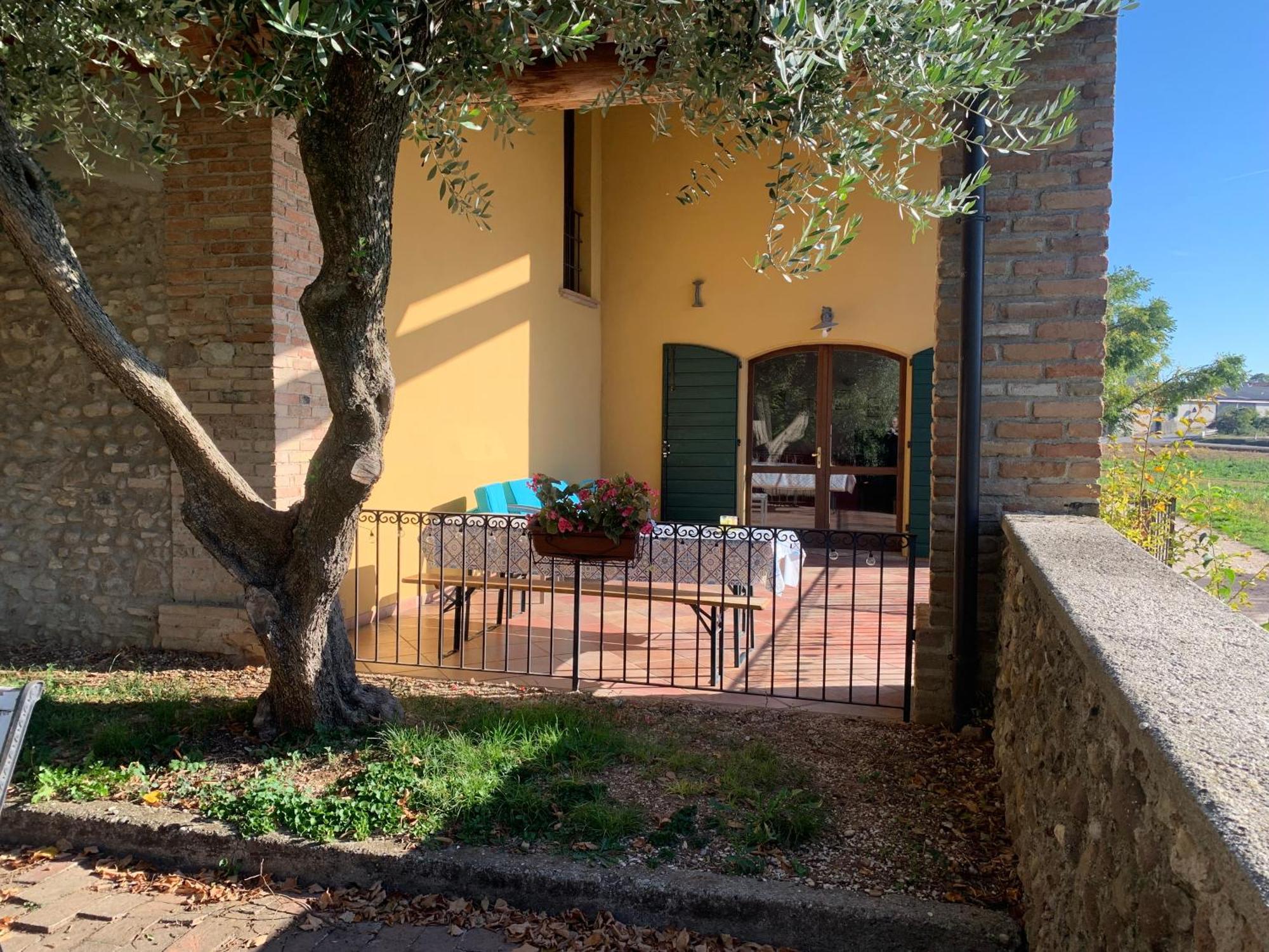 Agriturismo Case In Collina Volta Mantovana Exterior photo